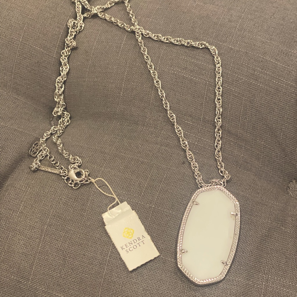 Kendra Scott necklace